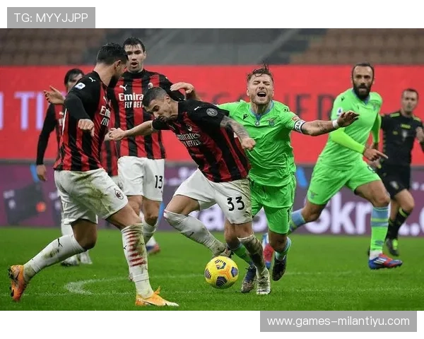 AC米兰夺冠庆典盛大举行,球迷欢呼声震天动地 AC米兰夺冠庆典盛大举行,球迷欢呼声震天动地